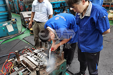 注塑模具清洗选择干冰清洗的优势是什么？